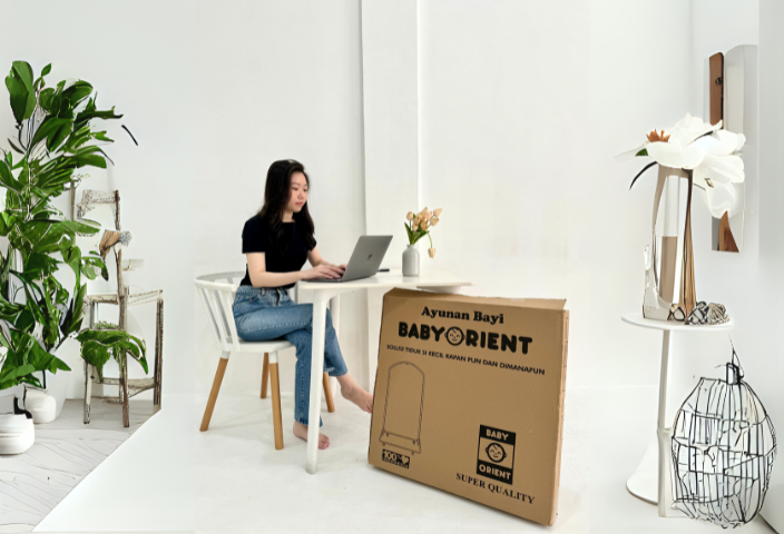 Bunda sedang kerja dan ada BabyOrient